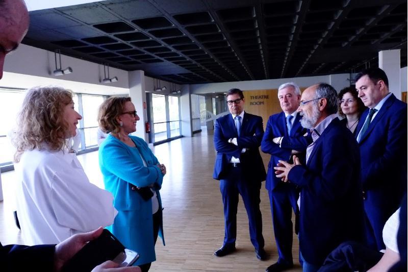 A secretaria xeral Iberoamericana visitou as instalacións universitarias do CiMUS