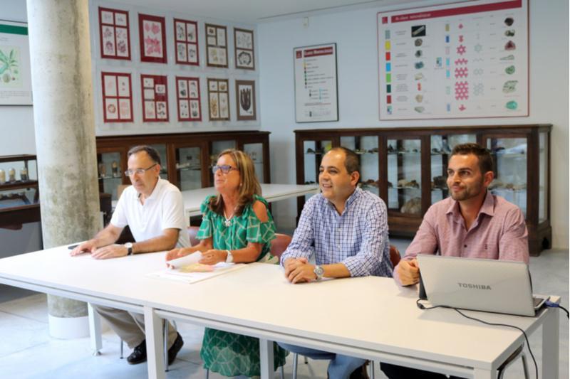 Francisco Canosa presentou no Museo de Historia Natural a súa unidade didáctica Xeoloxía de Galicia