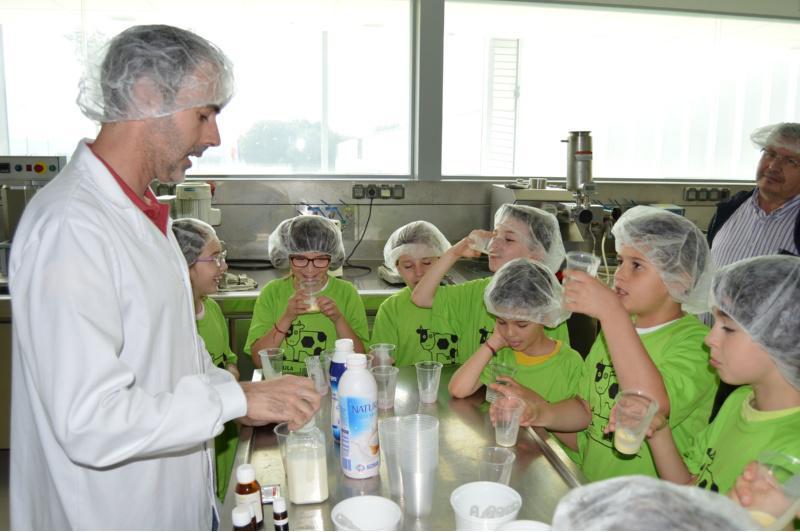 Xornada de portas abertas na Aplta do Campus Terra da USC polo Día Mundial do Leite