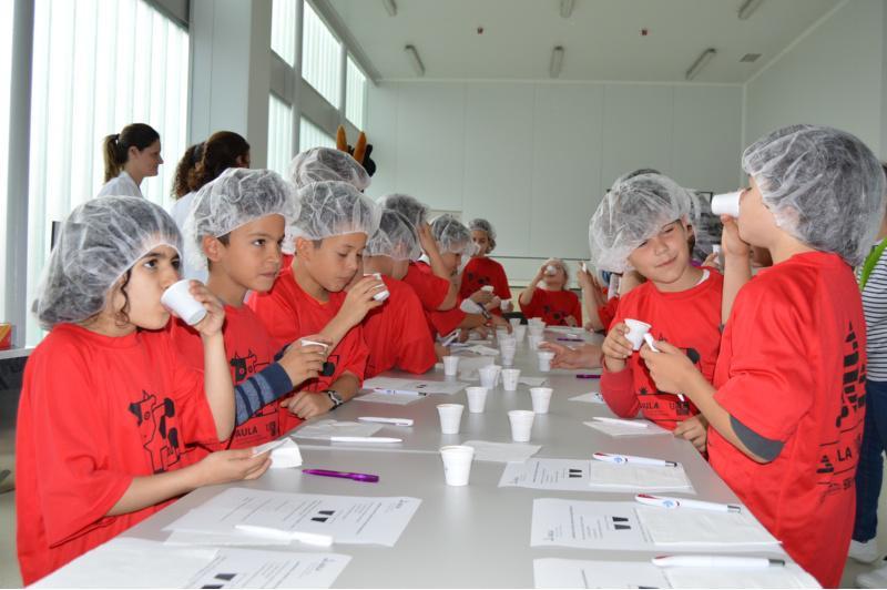 Xornada de portas abertas na Aplta do Campus Terra da USC polo Día Mundial do Leite