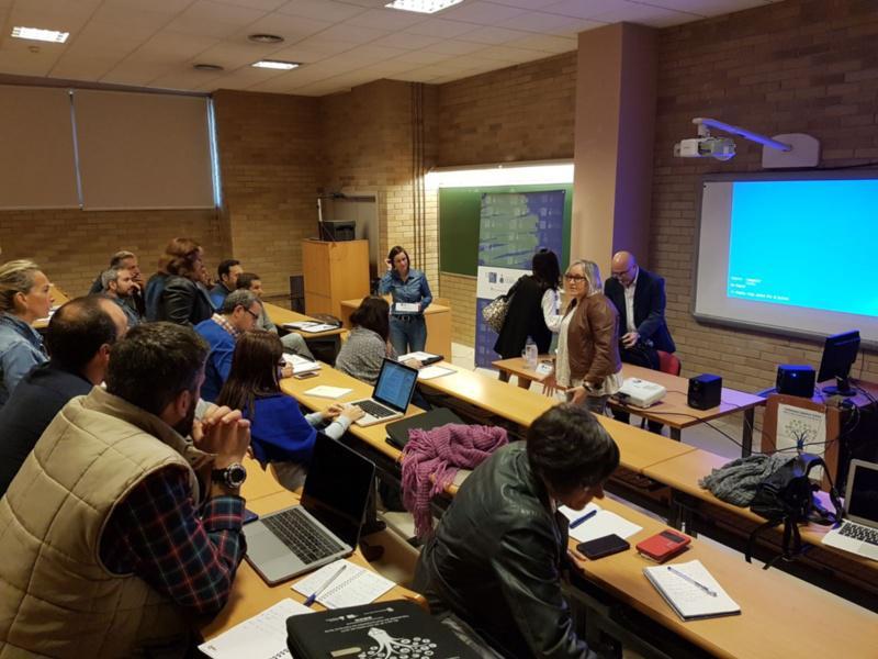 A Universidade forma a profesores, investigadores e persoal de administración nas claves da educación non presencial