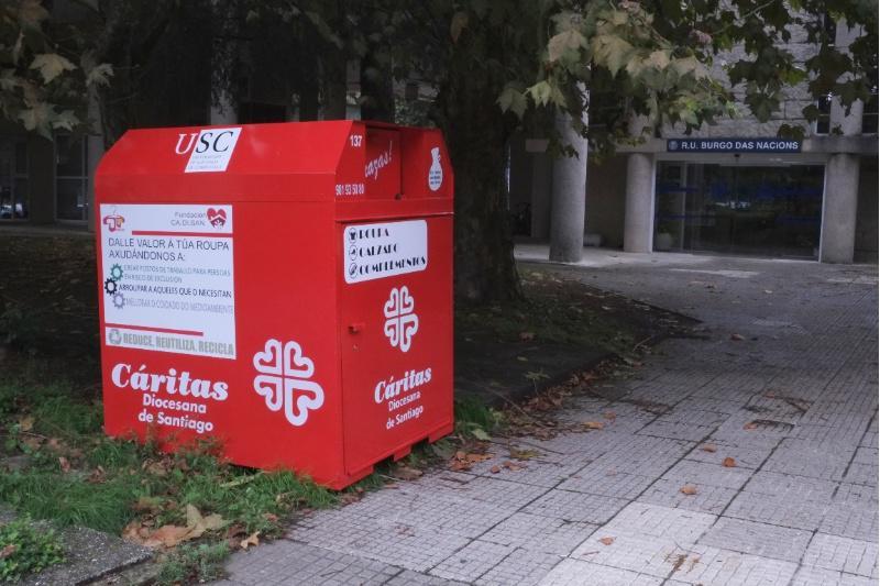 O Campus de Santiago contará con colectores de roupa de Cáritas