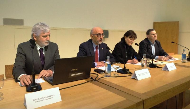 A USC imponlle a Insignia de Ouro a Michèle e Armand Mattelart