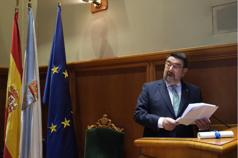Juan Jesús Gestal Otero recibiu a Insignia de Ouro da USC nun concorrido acto