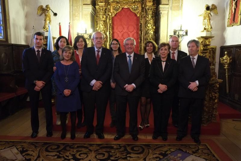 O catedrático Julián Álvarez Escudero tomou posesión como novo decano de Medicina e Odontoloxía