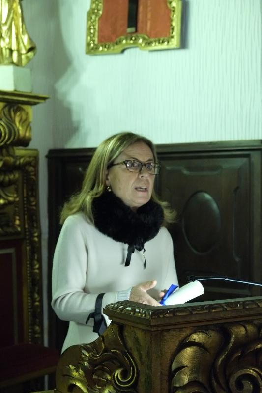 A profesora Mª Isabel Fraga recibiu a Insignia de Ouro da USC