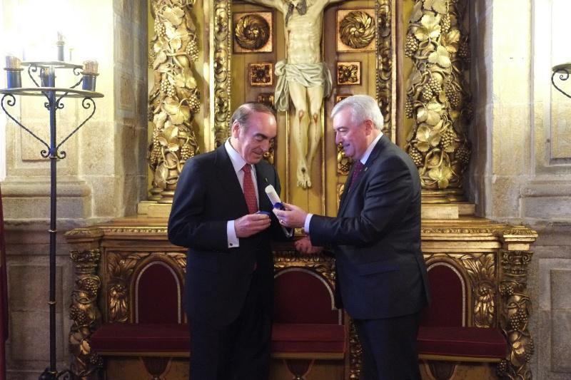 A USC recoñece coa Insignia de Ouro a José Antonio Villasante