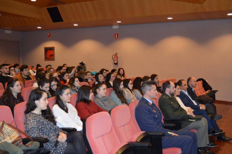 Enfermaría analiza nun foro as alternativas dos futuros titulados para ampliar formación ou incorporarse ao mercado laboral