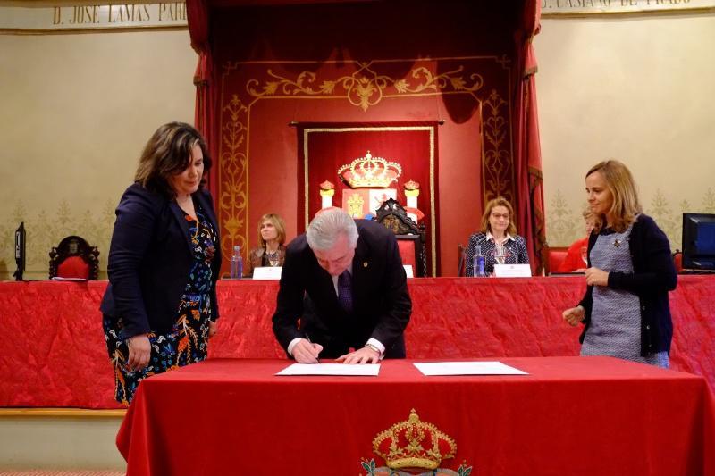 Unha vintena de universidades e institucións internacionais comprométese en Compostela co diálogo intercultural e o turismo sustentable 