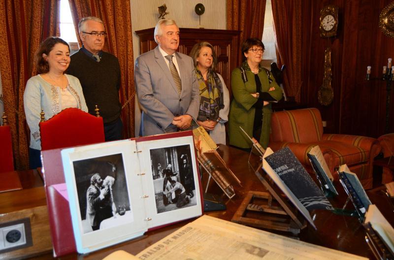 A USC recibe a biblioteca persoal de Valle-Inclán