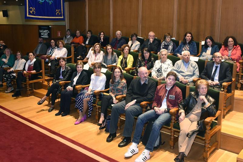 O reitor impuxo a Insignia de Ouro da USC aos integrantes do Consello de Dirección entre 2014 e 2018