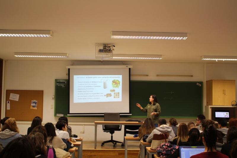 Alumnado de Enfermaría dálle ao de Ciencias da Educación as claves da nutrición nas etapas temperás 