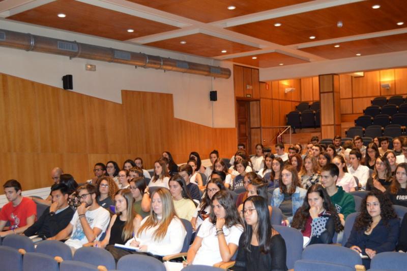 Un coloquio sobre democracia con ex parlamentarios galegos cita máis dun centenar de estudantes en Formación do Profesorado