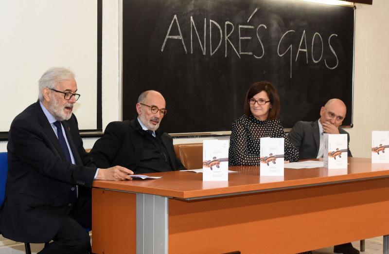 Inaugurada en Xeografía e Historia unha aula en homenaxe a Andrés Gaos