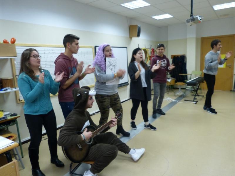 Alumnado de mestre en Educación Primaria explora as posibilidades pedagóxicas da música cun proxecto no colexio López Ferreiro