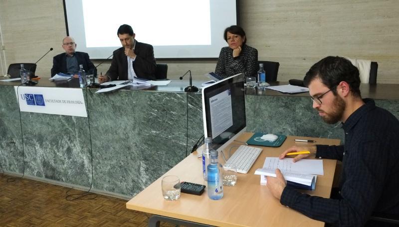 Unha tese de Filoloxía Inglesa examina a relación entre o contacto lingüístico e a omisión dos pronomes suxeito