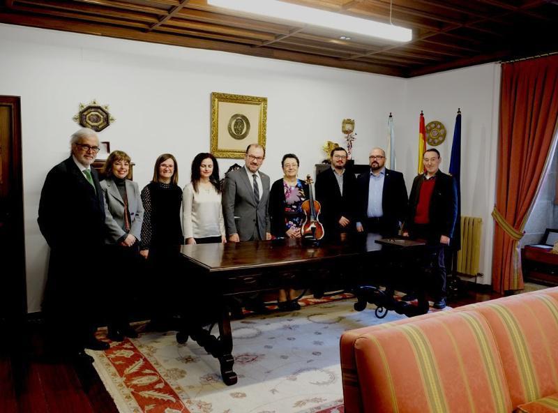 A USC recibe o violín pertencente a Andrés Gaos logo da súa restauración