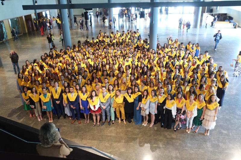 350 titulados e tituladas en Medicina celebraron a súa graduación
