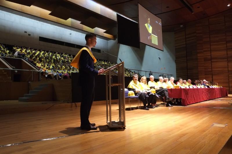 350 titulados e tituladas en Medicina celebraron a súa graduación