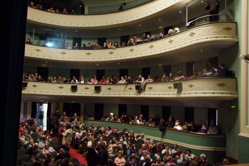 As Fillas Bravas de Chévere ‘descarbonizaron’ o Teatro Principal