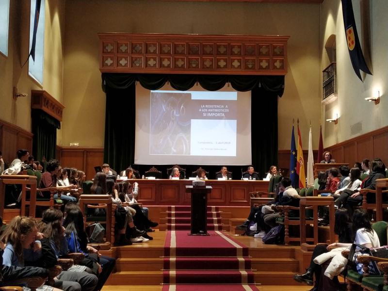 A USC traballa con alumnado preuniversitario no descubrimento de novos antimicrobianos 