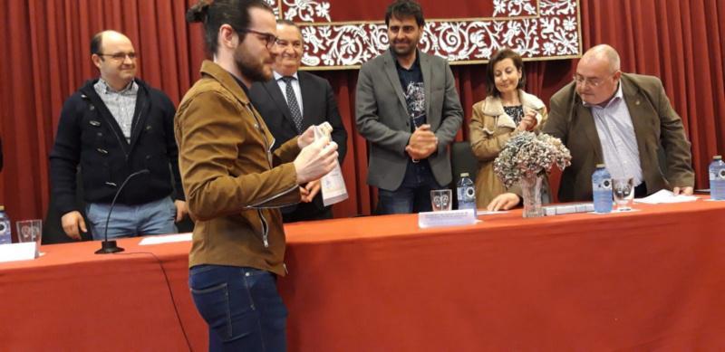 Os graduados en enxeñaría agrícola e agroalimentaria Eva Prado e Ismael Moeda, Premios San Cidre dos colexios profesionais