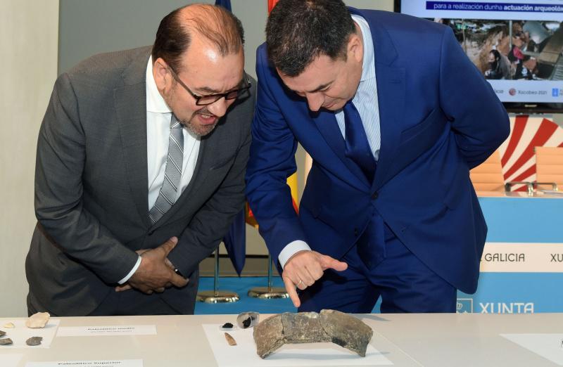 Atopan en Cova Eirós un recipiente cerámico vinculado aos momentos iniciais do Neolítico