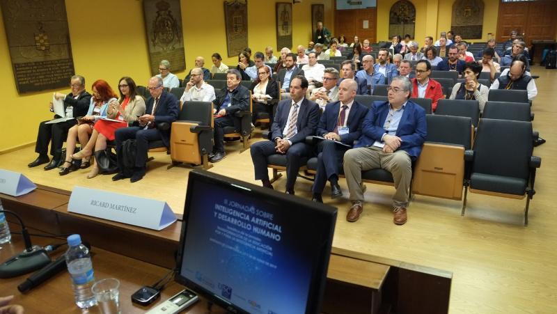 Un cento de expertos debaten o futuro deseño educativo en materia de competencias dixitais nas xornadas sobre Intelixencia Artificial e Desenvolvemento Humano