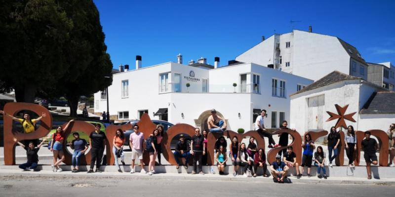 Estudantes internacionais do campus de Lugo completan a pé o tramo do Camiño desde Triacastela e Samos e visitan Portomarín