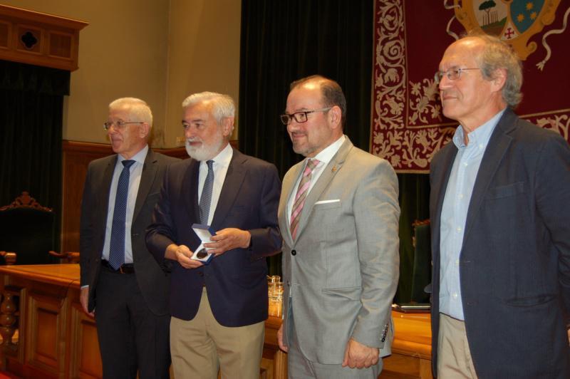 Presentado no Colexio de Fonseca un libro conmemorativo do 50 aniversario de Feiraco