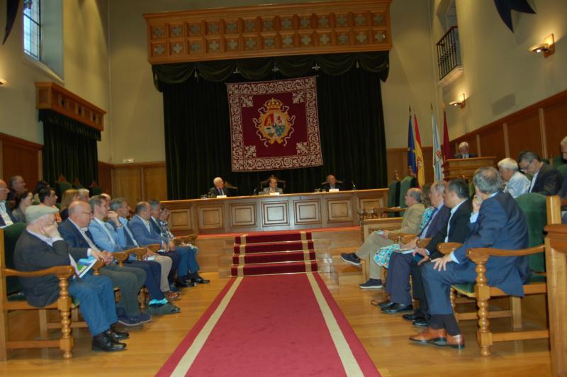 Presentado no Colexio de Fonseca un libro conmemorativo do 50 aniversario de Feiraco