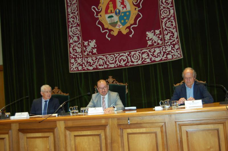 Presentado no Colexio de Fonseca un libro conmemorativo do 50 aniversario de Feiraco