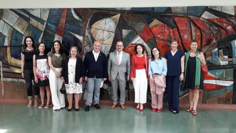 O profesor Xoán Ramón Doldán García tomou posesión como decano de Ciencias Económicas e Empresariais