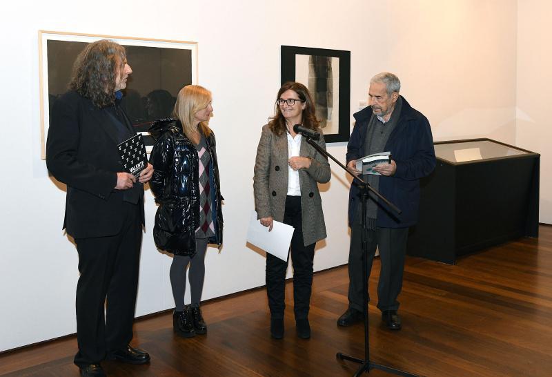 A exposición ‘Valente e a unidade das artes’ pon o foco na simbiose entre poesía e artes plásticas na obra do autor galego