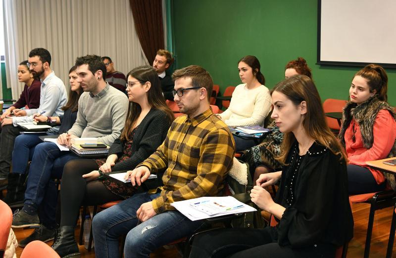 O grupo de investigación Esculca de Ciencias da Educación presenta unha `Guía para a integración de persoas refuxiadas´ desenvolvida no marco do proxecto Unintegra