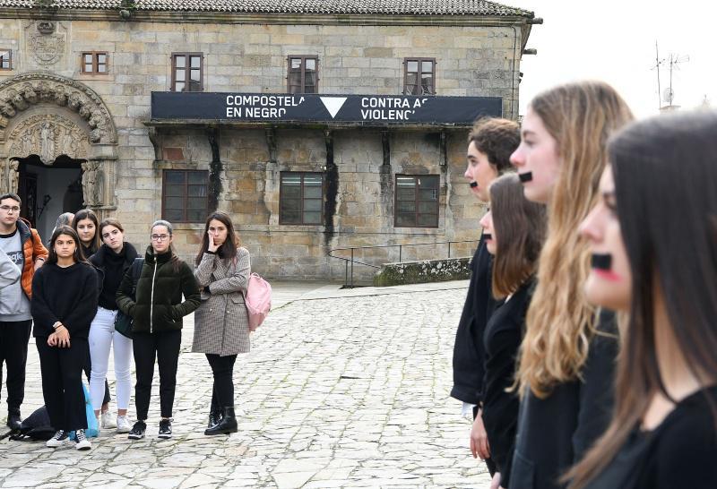 Alumnado de Ciencias da Educación aborda a construción do xénero a través de performances na rúa