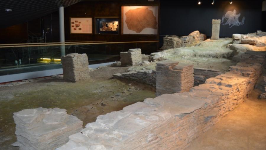 El arqueólogo Celso R. Cao y Solo Voces guían este jueves la primera visita del programa ‘Noite na Domus’