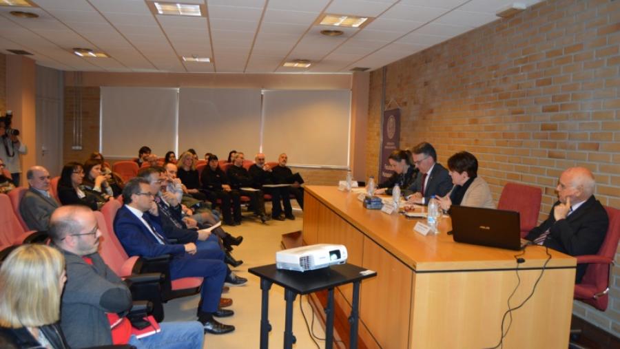 Humanidades rinde homenaje al catedrático Antonio Rodríguez Colmenero en la fiesta del patrón