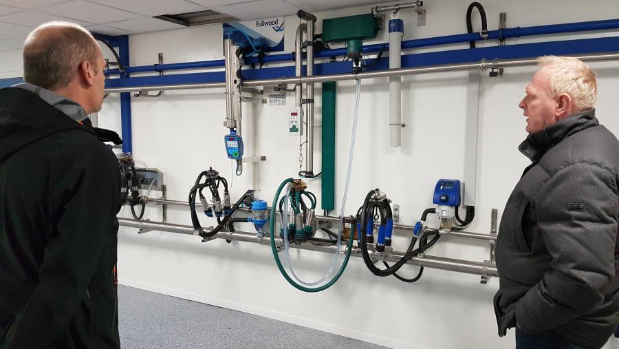 Una comitiva del Campus Terra de la USC visita el Dairy Campus