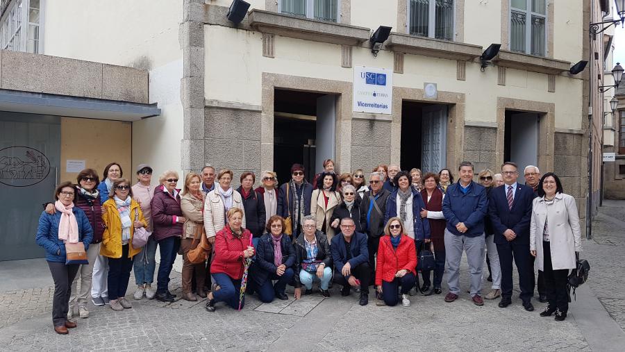 Estudiantes de la Universidad de Mayores de Extremadura visitan el Campus Terra de la USC en un programa de intercambio universitario