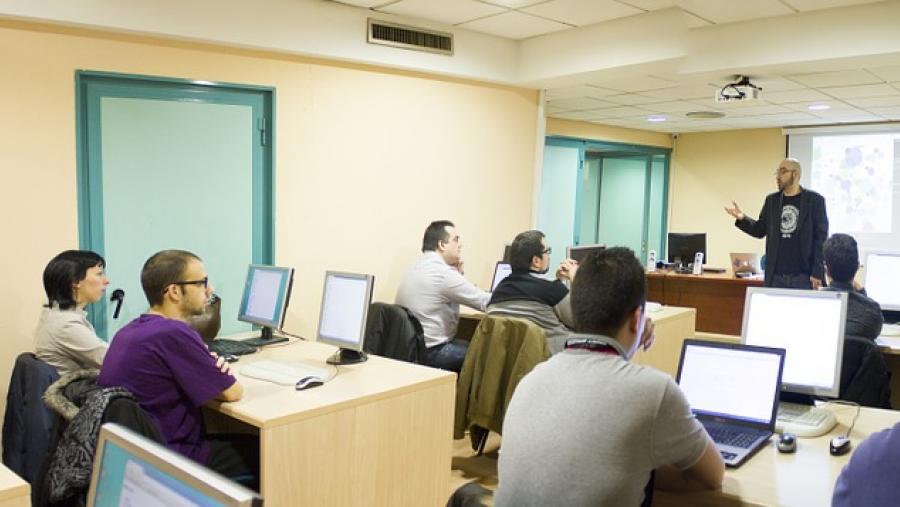 La USC ofrece 60 plazas del “Programa de Tutores” en el Campus Terra