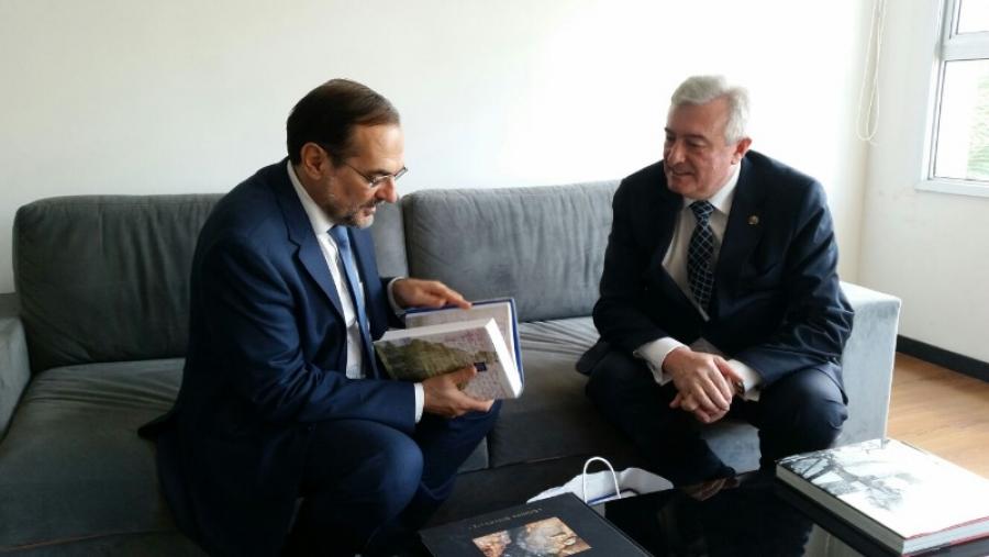 Juan Viaño refuerza las colaboraciones en Brasil con el Instituto Cervantes