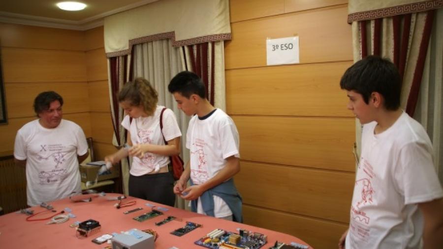 Unos 100 estudiantes de secundaria participan este martes en la XI Olimpiada de Tecnología en la EPS de Ingeniería del Campus Terra 