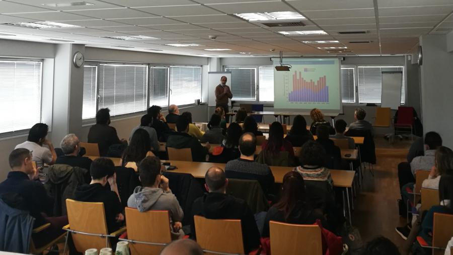 O investigador do Centro de Investigacións Mariñas Antonio Villalba abriu os 'Xantares biocientíficos' de BioReDes