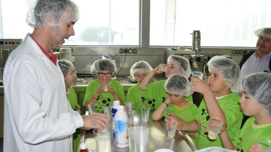 Jornada de puertas abiertas en el Aplta del Campus Terra de la USC por el Día Mundial de la Leche