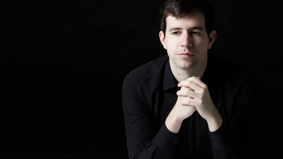 El pianista Mario Mora cierra este lunes el ciclo ‘Músicas a carón da Mosqueira’ con un concierto en el auditorio de la Casa do Saber