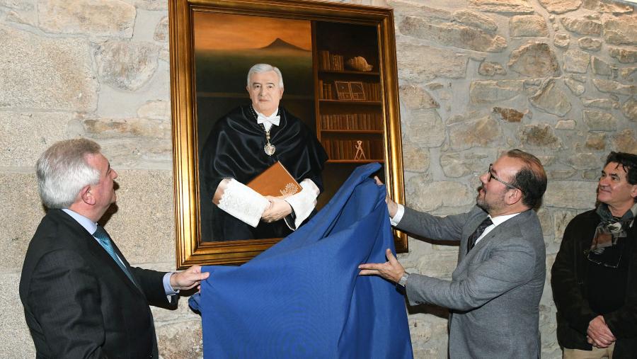 Juan Viaño e Antonio López destapan o retrato na Galería de Reitores