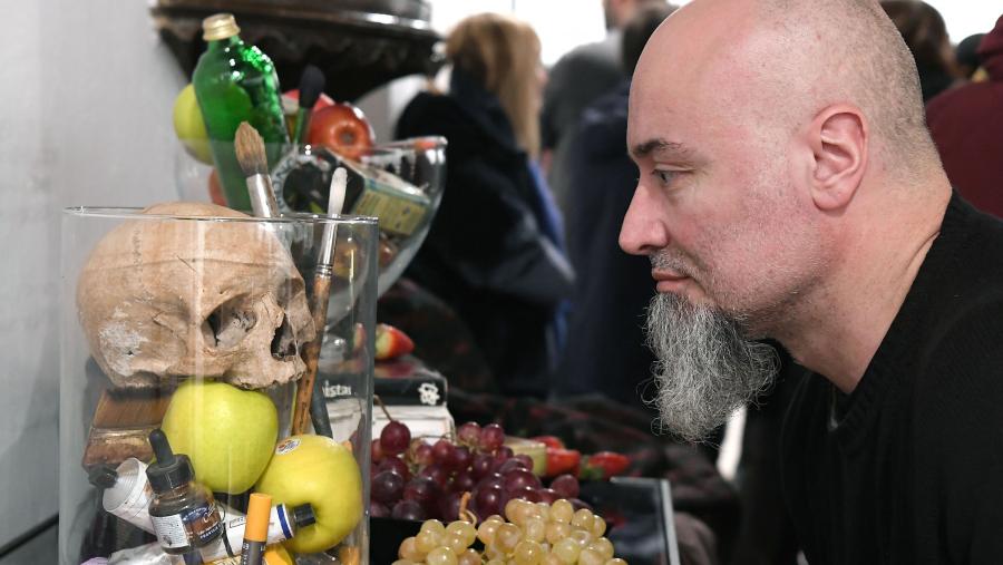 Fonseca acolle parte da obra de Pedro Ávila. FOTO: Santi Alvite