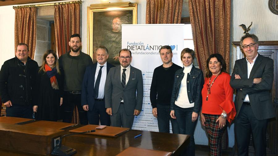 O reitor recibiu aos representantes  da Fundación Dieta Atlántica, Turismo de Galicia, CSHG e o grupo Lume Atlántico. FOTO: Santi Alvite