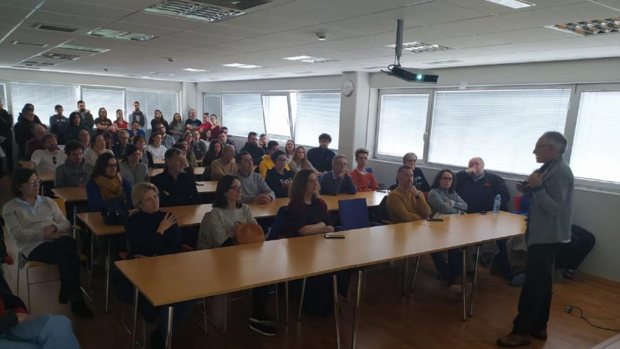 Gonzalo Álvarez Jurado, na súa exposición no edificio Cactus de Lugo
